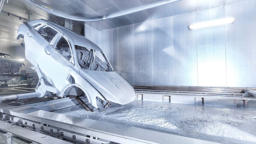 En Audi E-Tron blir bygget ved fabrikken i Brussel.