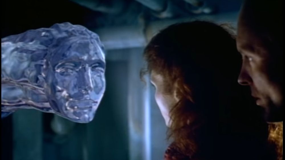 Klipp fra traileren til filmen The Abyss (1989). Det var for å skape refleksjonene i vanntentakelen til venstre at John Knoll brukte en tidlig utgave av Photoshop 1.0.