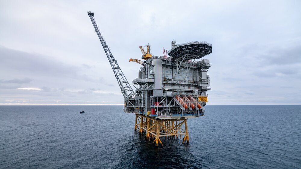 Martin Linge-feltet i Nordsjøen skulle egentlig startet produksjonen for nesten fire år siden. Fortsatt er det et stykke igjen til plattformen får olje på dekk, i et utbyggingsprosjekt hvcor det stadig dukker opp nye problemer.