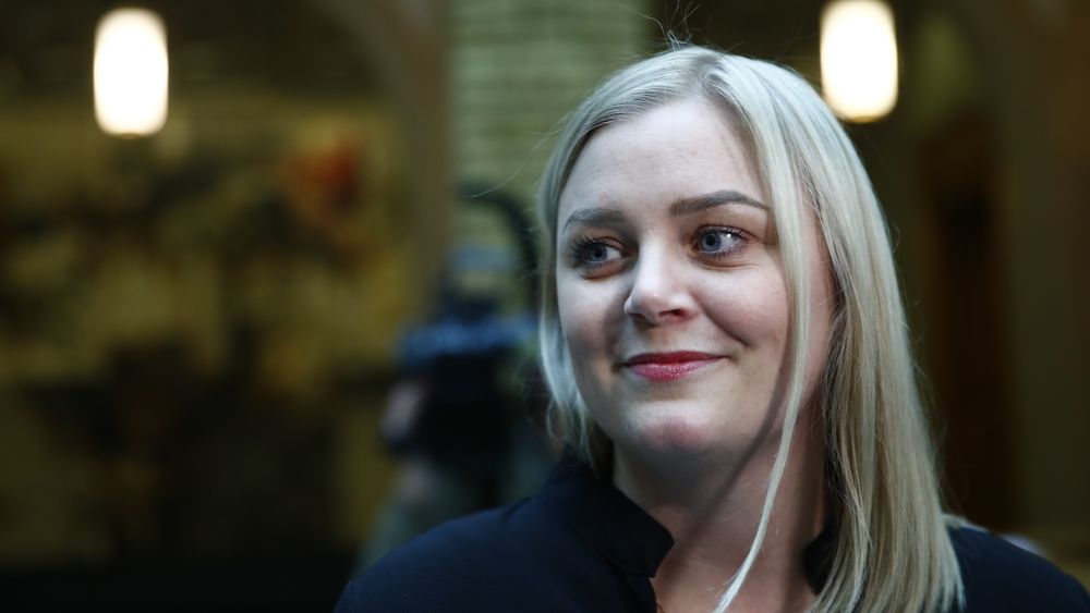 Olje- og energiminister Tina Bru (H) vil legge fram en stortingsmelding om vindkraft.