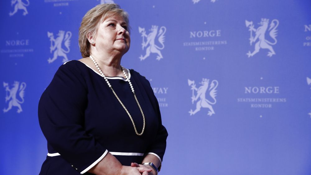 Statsminister Erna Solberg (H) møtte søndag opposisjonen til forhandlinger om krisepakken for næringslivet.