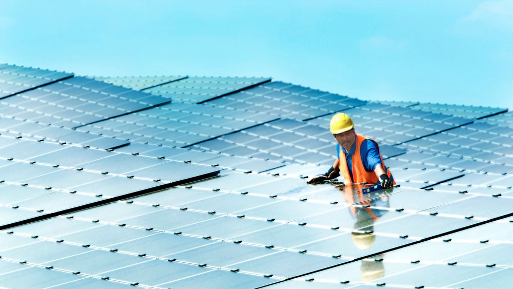 Ife og COWI foreslår at det bygges et solkraftverk på Smøla. Her fra et anlegg i Tyskland.