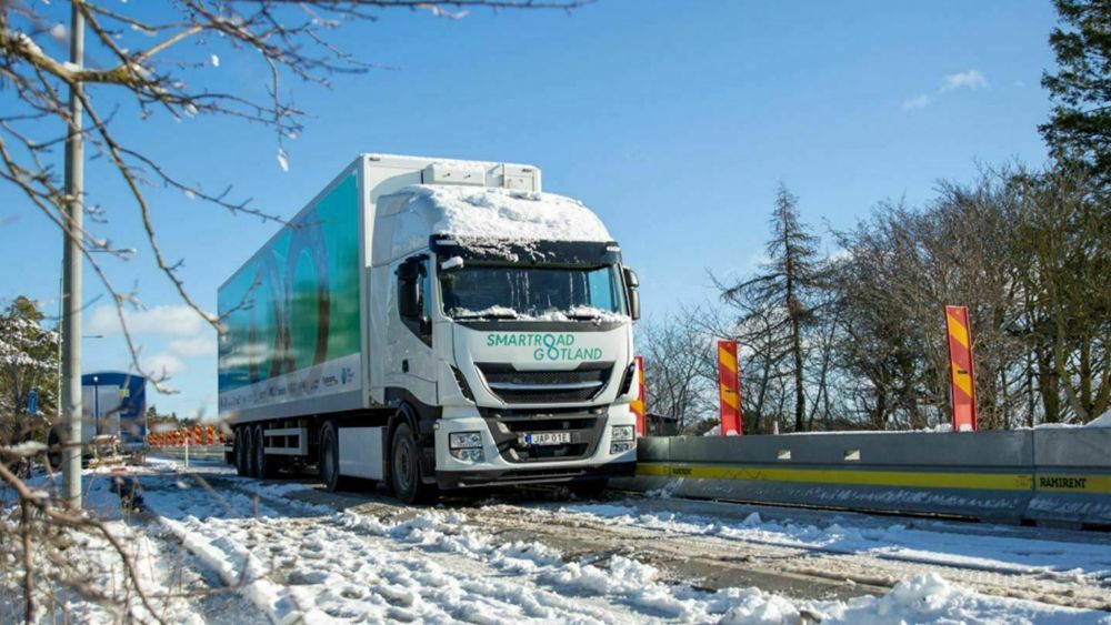 De første testene på smartveien har gitt gode resultater og viser at det er mulig å lade en 40 tonns lastebil ved hjelp av induktiv lading under reelle forhold. 