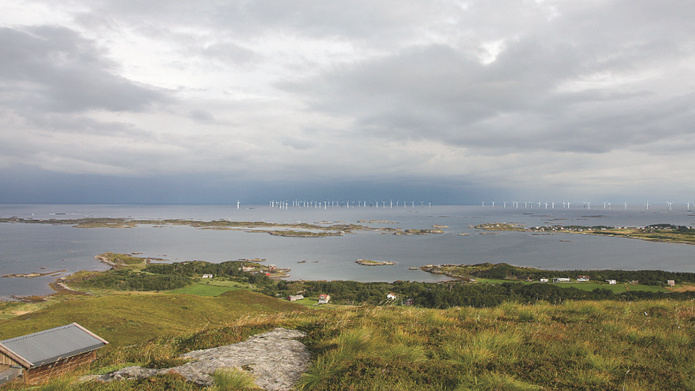 Bunnfast havvind kan gi 1 TWh ny kraft i Møre og Romsdal. Nærmeste vindturbin vil ligge cirka seks kilometer fra bebyggelsen på Harøya og Finnøya i Sandøy kommune. 