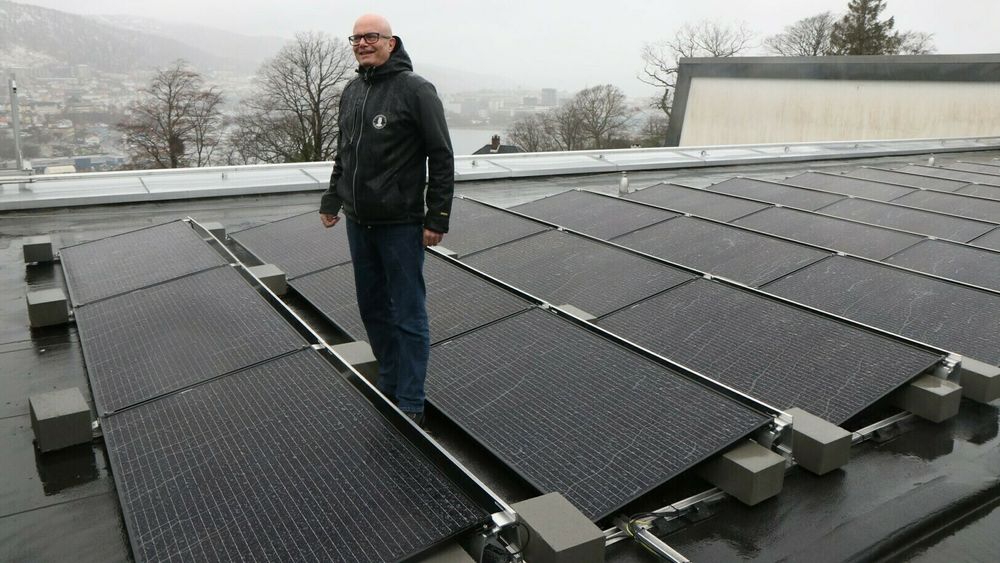 Steinar Sundberg, overingeniør ved UiB, konstaterer at selv i en regnby som Bergen, vil solceller være godt egnet.