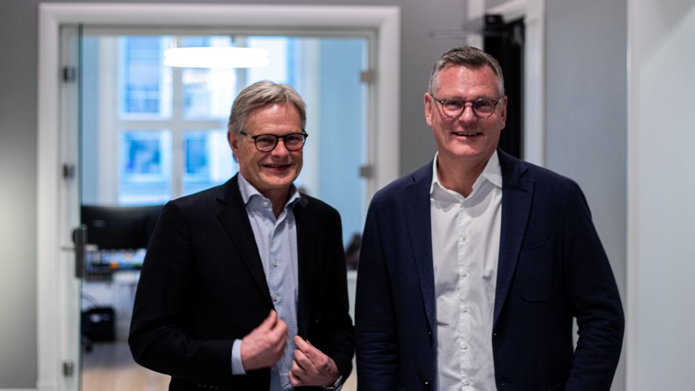 Får nye eiere: Superoffice ved (fra v.) utviklingsdirektør Guttorm Nielsen og daglig leder Gisle Jentoft. Selskapet gikk nylig over fra 8 fysiske kontorer til 240 hjemmekontorer. - Det har fungert helt utmerket. Jeg er veldig imponert over hvordan ansatte og kunder har håndtert denne enorme endringen, sier Jentoft.