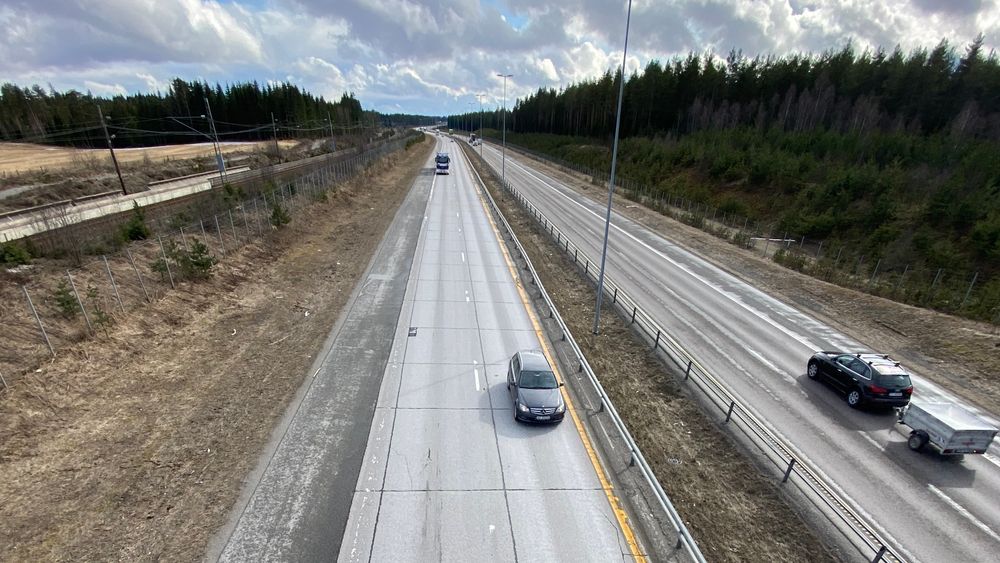 E6 ved Gardermoen var den eneste veien i Norge med betongdekke. Nå er det endelig skiftet ut. 