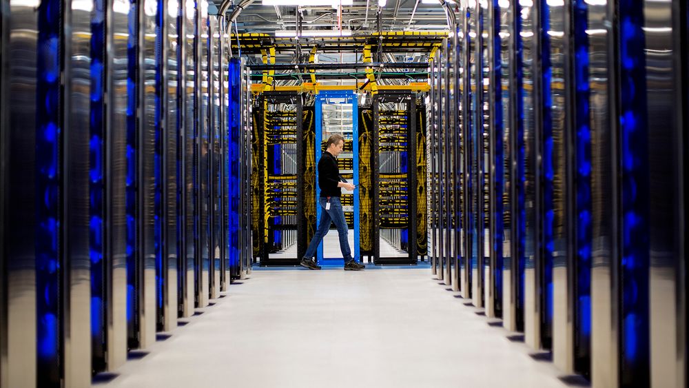 Alle de store nettskyleverandørene opplever vekst, men veksten i markedet har avtatt noe det siste året. Bildet er av ett av Microsofts datasentre.