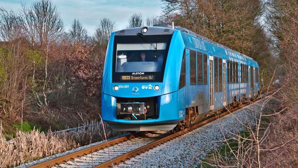 Et hydrogendrevet Coradia I-lint-tog i prøvedrift. 
