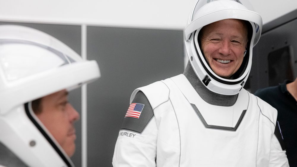 Nasa-veteranene Bob Behnken og Doug Hurley (til høyre) blir de første til å teste det nye romfartøyet Crew Dragon, utviklet av SpaceX for Nasa. 