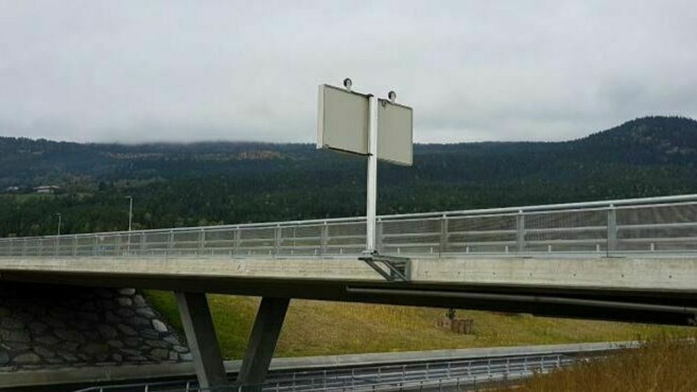 Det skal installeres nye styringssystemer for variable skilt langs riks- og fylkesveier i Innlandet.