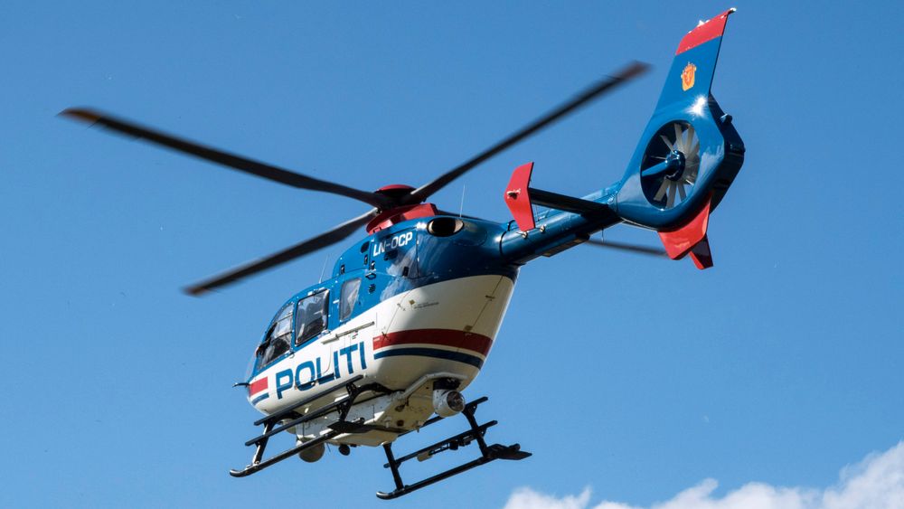 Politihelikopteret LN-OCP på en flygning i 2015. Søndag forlot det Gardermoen for siste gang og fløy til Bodø og Norsk luftfartsmuseum.