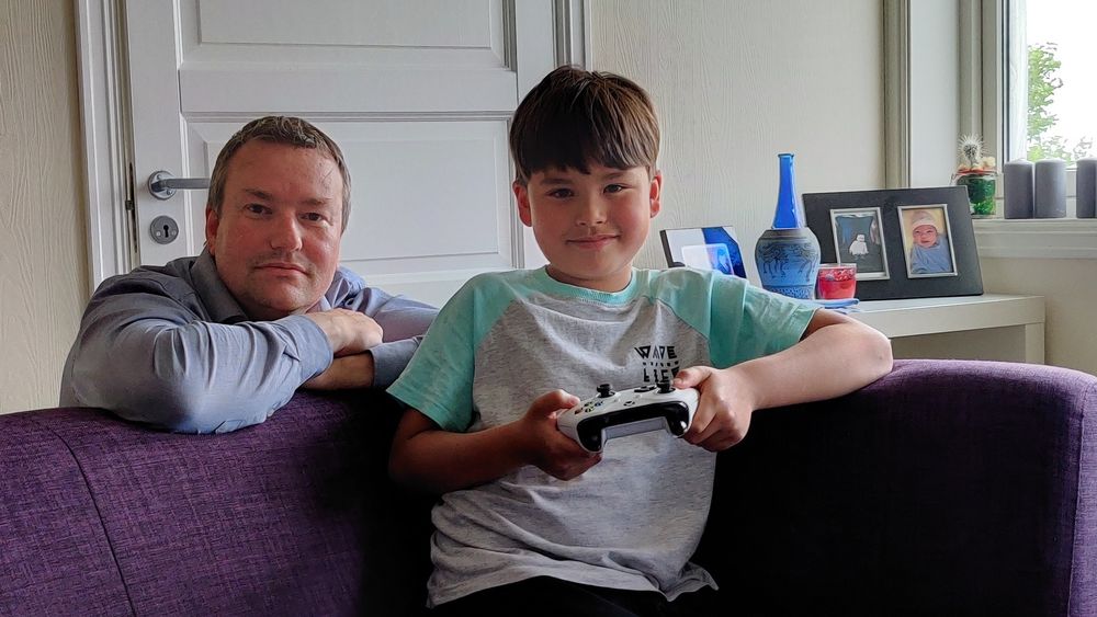 Roy Arne Fylkesnes åtteåring har tappet pappas Micrsofts-konto for 13 000 kroner på to uker gjennom «free to play»-spillet Roblox.