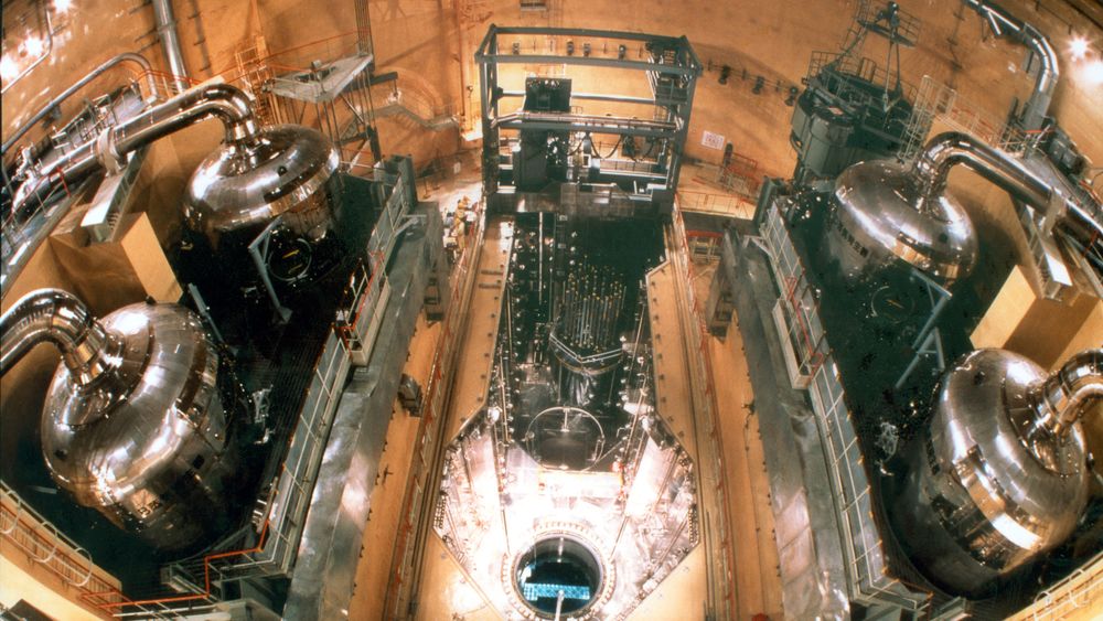 Innsiden av en Mitsubishi-reaktor i Tsuruga, Japan.