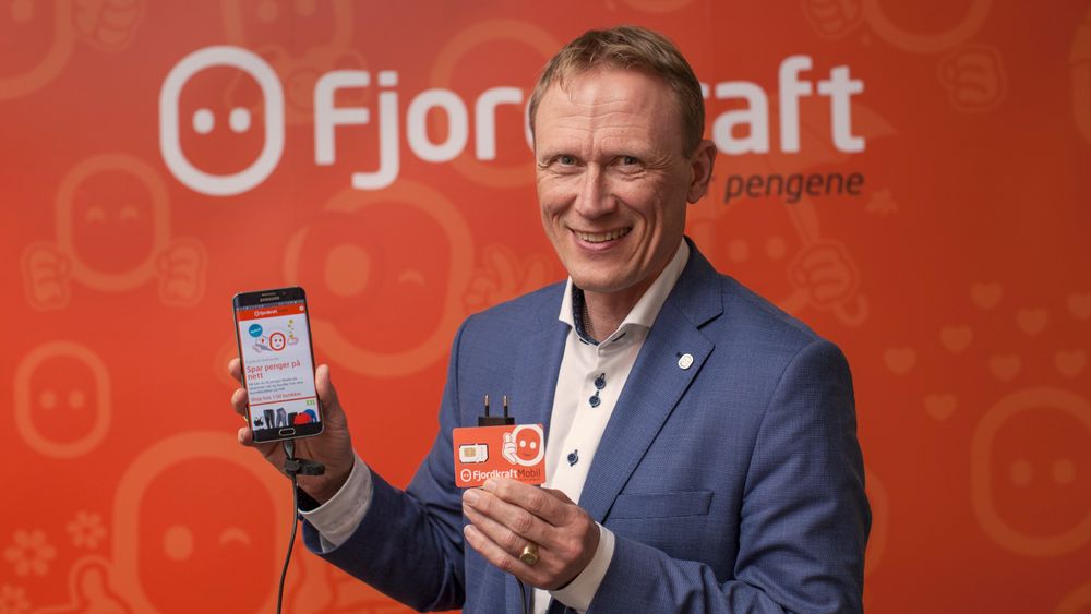 Konsernsjef Rolf Barmen i Fjordkraft sier seg fornøyd med utviklingen på alle forretningsområder i andre kvartal og ligger an til å nå målet om 125.000 mobilkunder i løpet av tredje kvartal.
