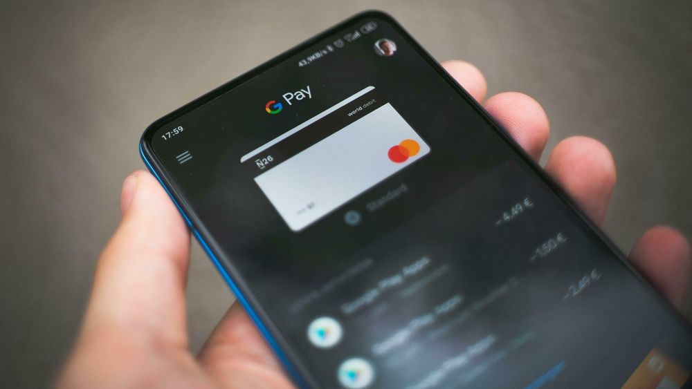 Juniper Research mener mobiloperatører har penger tjene på å tilby forbrukere betalingsløsninger over mobilabonnementet.