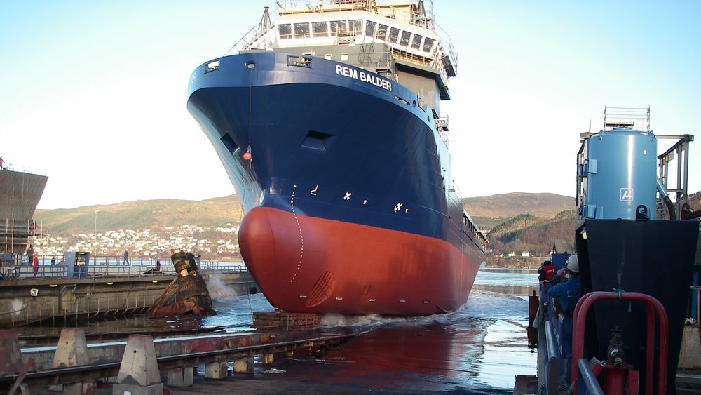 Sjøsetting av REM Balder ved Kleven Verft i 2007. Beddingen må modifiseres for å kunne trekke opp skip for opphugging.