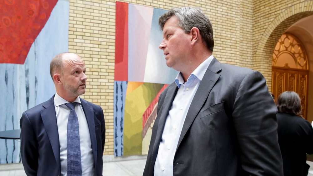 NHO-direktør Ole Erik Almlid (t.v.) og LO-leder Hans-Christian Gabrielsen møtte onsdag flere statsråder for å diskutere permitteringsreglene.