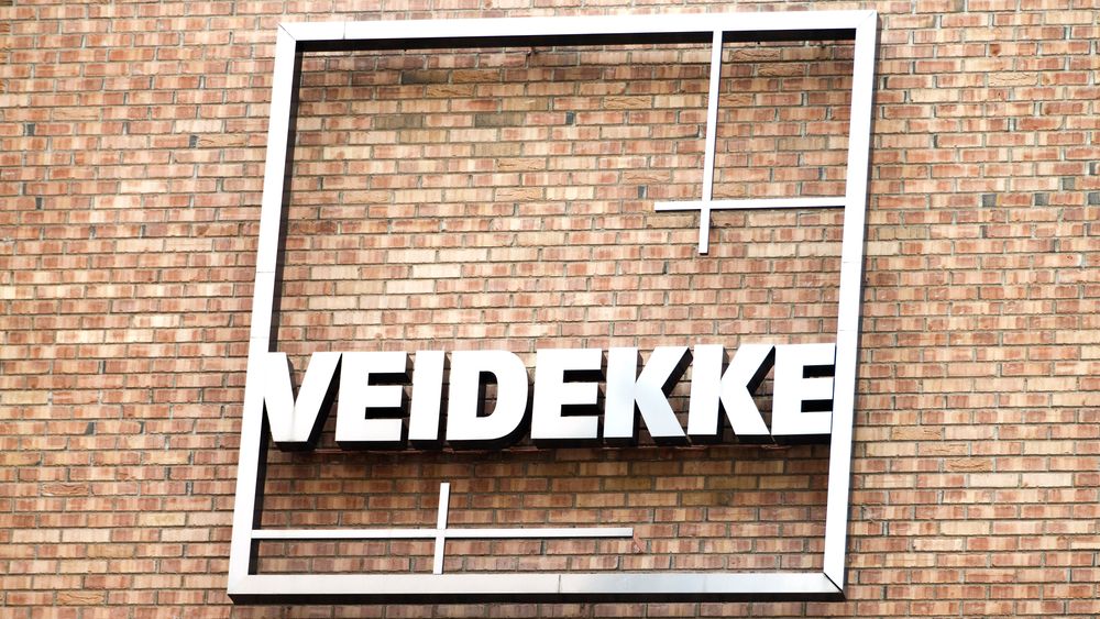 Det norske entreprenørselskapet Veidekke har ulovlig sprengt bort 500.000 tonn stein i forbindelse med byggingen av et større veiprosjekt i Sveriges hovedstad.