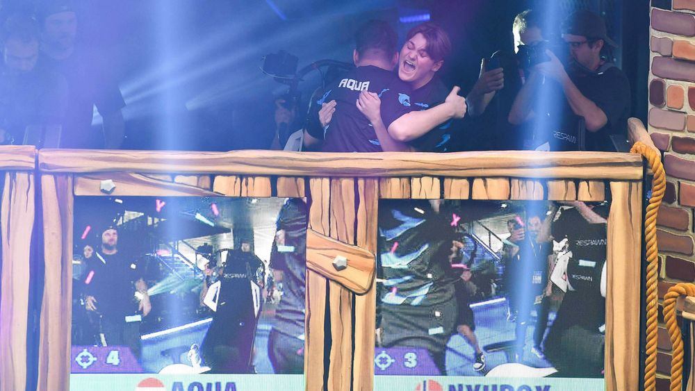 Illustrasjonsbilde. Aqua og Nyhrox feirer etter å ha vunnet den femte finalerunden i Fortnite World Cup i fjor. 