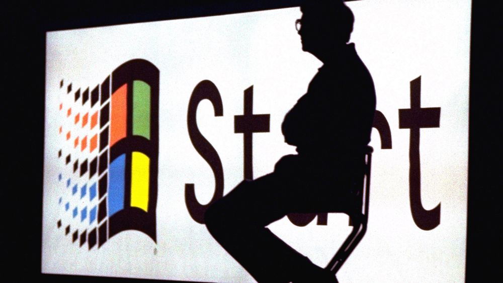 Bill Gates under Windows 95-lanseringen den 24. august 1995. Startmenyen var én av flere store nyheter i Windows 95.
