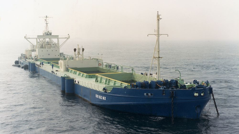 Lakseskipet var 120 meter langt og rommet fire tanker på 4000 kubikkmeter.