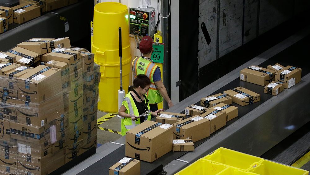 Netthandelsgiganten Amazon ansetter ytterligere 100.000 personer for å kunne håndtere etterspørselen som koronapandemien har ført til.