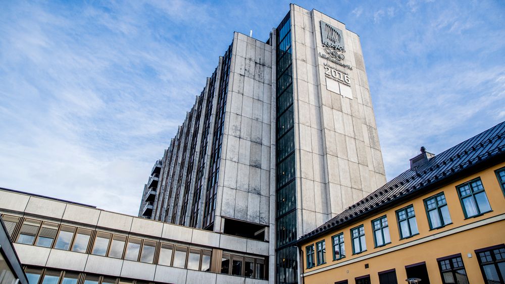 Sykehuset Innlandet må varsle pasienter og ansatte som kan ha fått personopplysninger på avveie etter at helseforetaket ble rammet av et dataangrep 22. august. Her er sykehuset på Lillehammer, som er en del av Sykehuset Innlandet.