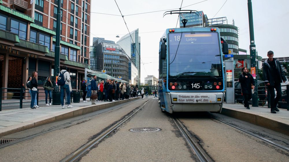 Kollektivtrafikken på Jernbanetorget i Oslo er en av årsakene til den høye rangeringen til Oslo blant verdens smarteste byer.