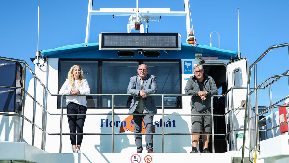 Florø-miljøet er klare til å bygge den første hurtigbåten drevet av hydrogen, men etterlyser drahjelp fra myndighetene. Fra venstre Kristin Svardal (prosjektleder Ocean Hyway Cluster), Stein Kvalsund (daglig leder Ocean Hyway Cluster) og Paal Skorpen (eier og daglig leder Florø Skyssbåt).