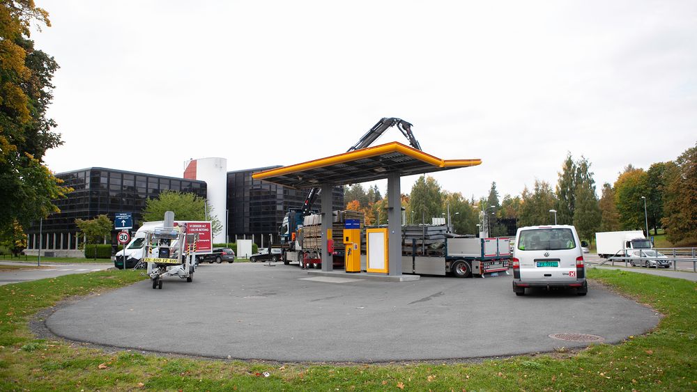 I helgen startet rivingen av hydrogenfyllestasjonen på Kjørbo.