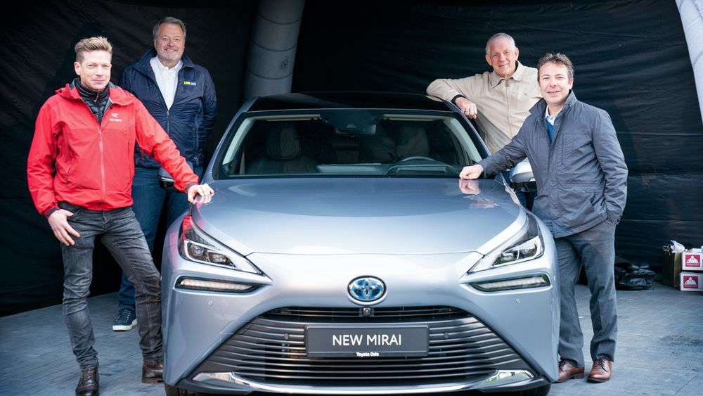Hydrogenbillansering: Toyota har lansert sin nye hydrogenelektriske bil Mirai. Vi benyttet anledningen til å snakke med hydrogenekspertene, forretningsutvikler i NEL, Bjørn Simonsen og forskningsdirektør i Sinter Steffen Møller-Holst.