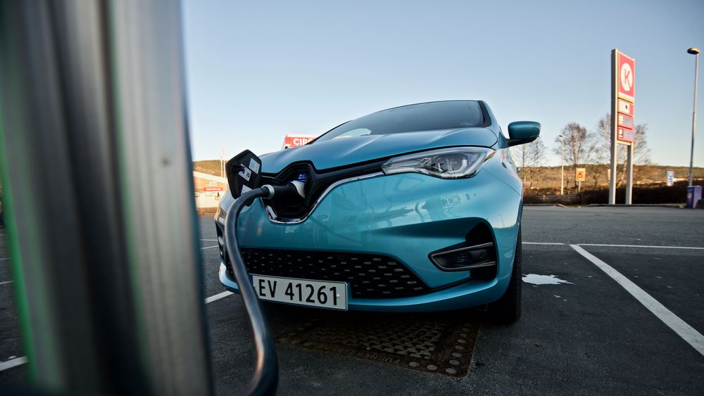 Renault Zoe ligger på topp blant elbilene i Tyskland. Tallene er fra før salget av Volkswagen ID.3 er kommet skikkelig i gang.