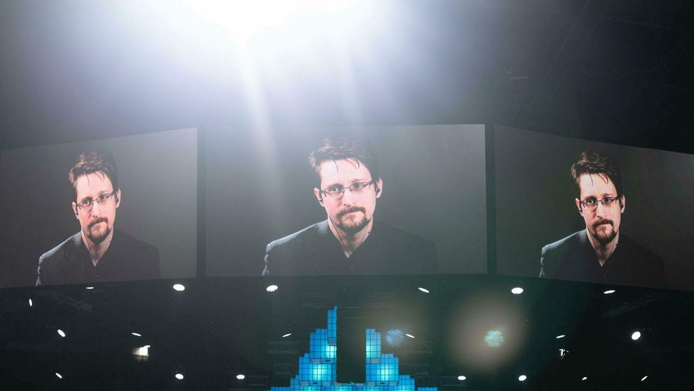 Snowden på videolink fra Moskva under et foredrag på Websummit 2019 i Lisboa, Portugal.