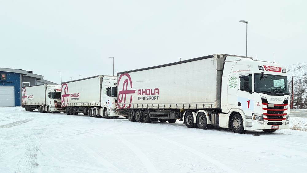 I samarbeid med Finske Ahola og NTNU har Statens Vegvesen testet å koble sammen lastebiler til såkalte tungbil-tog, eller truck trains. 
