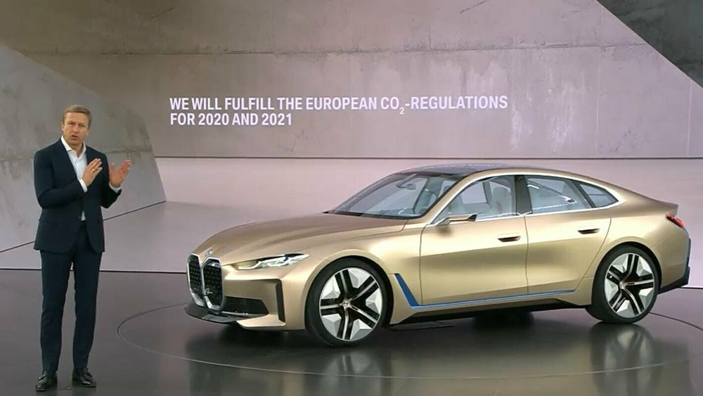 BMW-sjef Oliver Zipse under lanseingen av BMW i4-konseptet. Denne bilen bygger på en delt plattform.