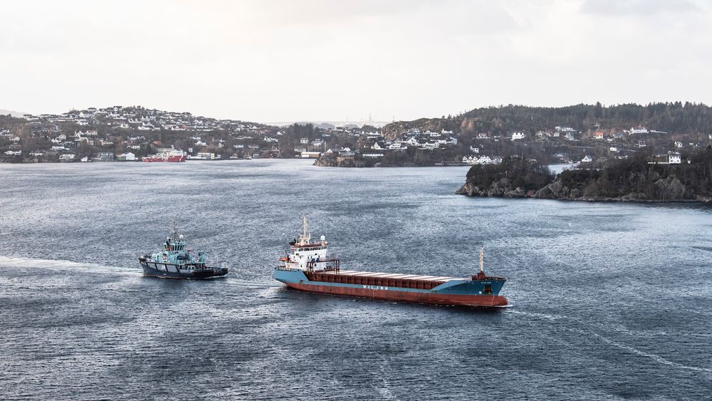Søndag morgen var det dramatisk da skipet nesten gikk på grunn ved Televåg.