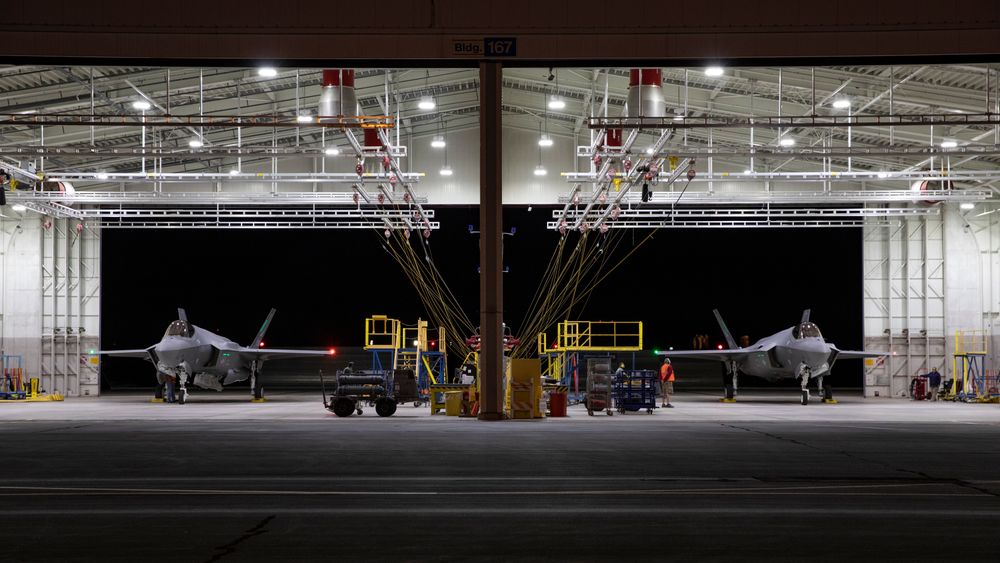 Lockheed Martin leverte 123 F-35 i fjor, hvorav seks til Norge. Dette bildet er fra mai 2020 da AM-23, AM-24 og AM-25 ble gjort klar for å flys fra Fort Worth til Ørland.