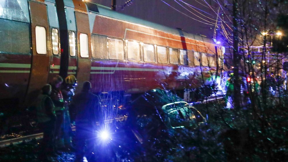 Toget hadde en hastighet på 80–90 kilometer i timen da det rammet personbilen som sto fast mellom bommene. Føreren av bilen omkom i ulykken i Vikersund 28. januar i fjor.