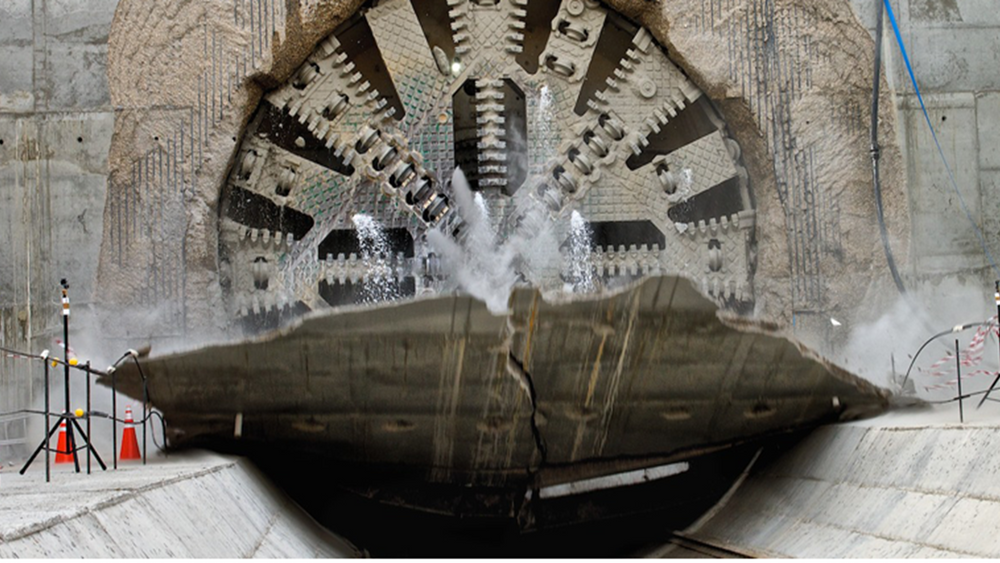 En TBM i aksjon i Riyadh Metro, Saudi Arabia.