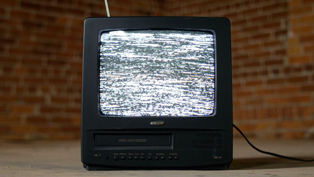 Fjernsyn ble som kjent laget for at massene skulle motta informasjon, ikke sende informasjonen fram og tilbake slik vi gjør i dag.