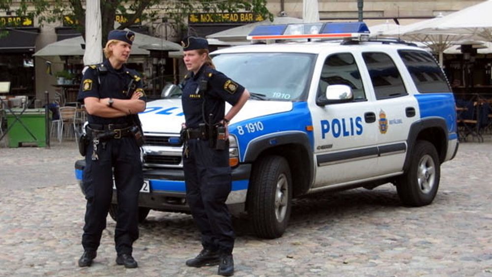 Politiet i Sverige er bøtelagt for å ha brukt et omstridt ansiktsgjenkjenningsverktøy uten tillatelse. Personene på bildet har ingenting med denne saken å gjøre.