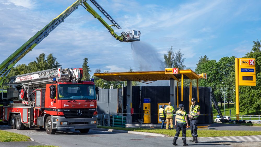Underselskaper av hydrogenselskapet Nel er ilagt bøter på til sammen 25 millioner kroner etter at en hydrogenstasjon i Sandvika eksploderte i juni 2019.