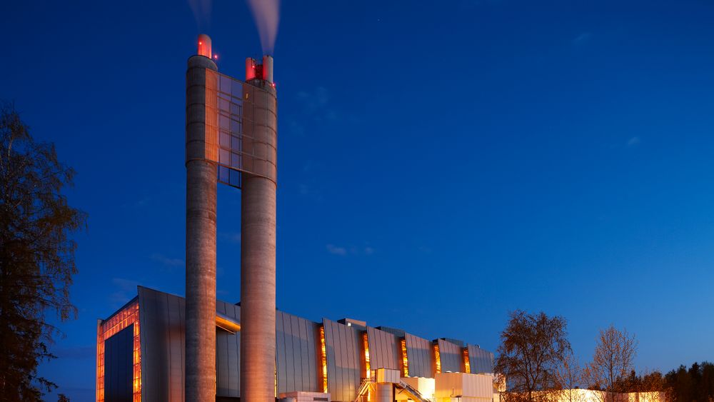 Forbrenningsanlegget på Klemetsrud i Oslo gir varme med avfall som kilde. Nå ser både energileverandører og forskere på hvordan man kan få ned turtemperaturen på vannet som distribuerer energien.