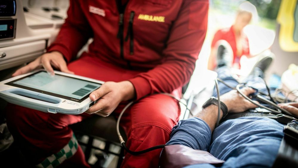 Bliksunds system for digitale ambulansejournaler gjør det mulig for sykehuset å følge pasientene mens de ligger i sykebilen på vei til behandling. Nå skal systemet lanseres utenlands.