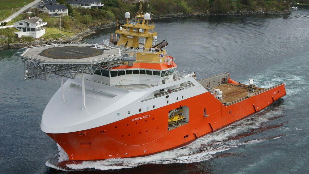 Normand Drott er et stort og kraftig ankerhåndteringsfartøy (AHTS) bygget ved Vard Brattvåg i 2010. Det er 95 meter langt og har plass til et mannskap på 70.
