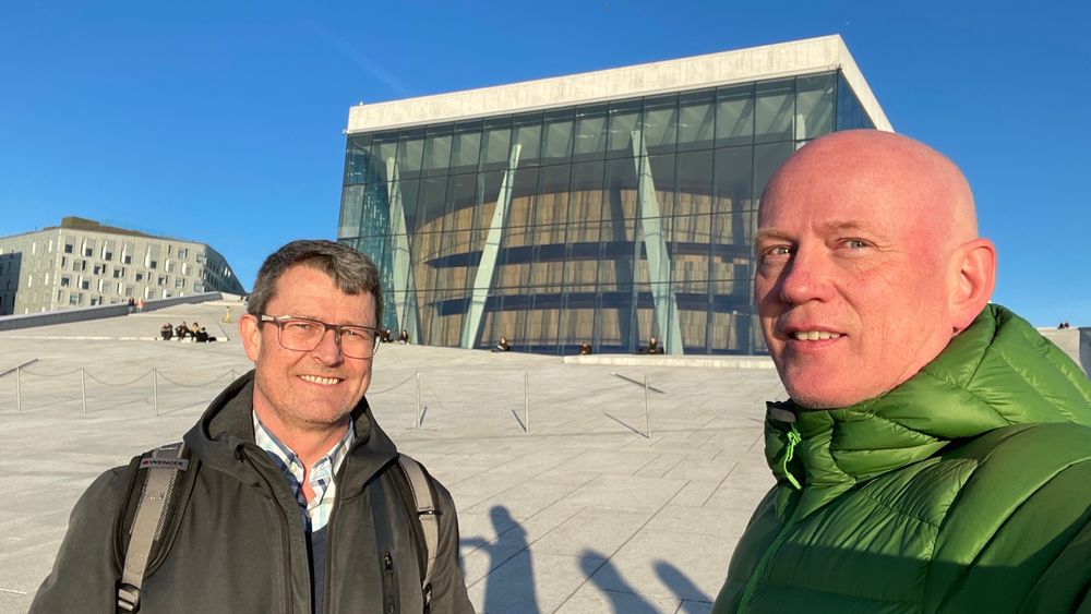 Kjetil Myhre fra Norsk Stålforbund og John-Erik Reieresen fra Betongelementforeningen har sett seg lei på det de mener er uriktig bruk av offentlige midler som fremmer tre fremfor andre byggematialer.