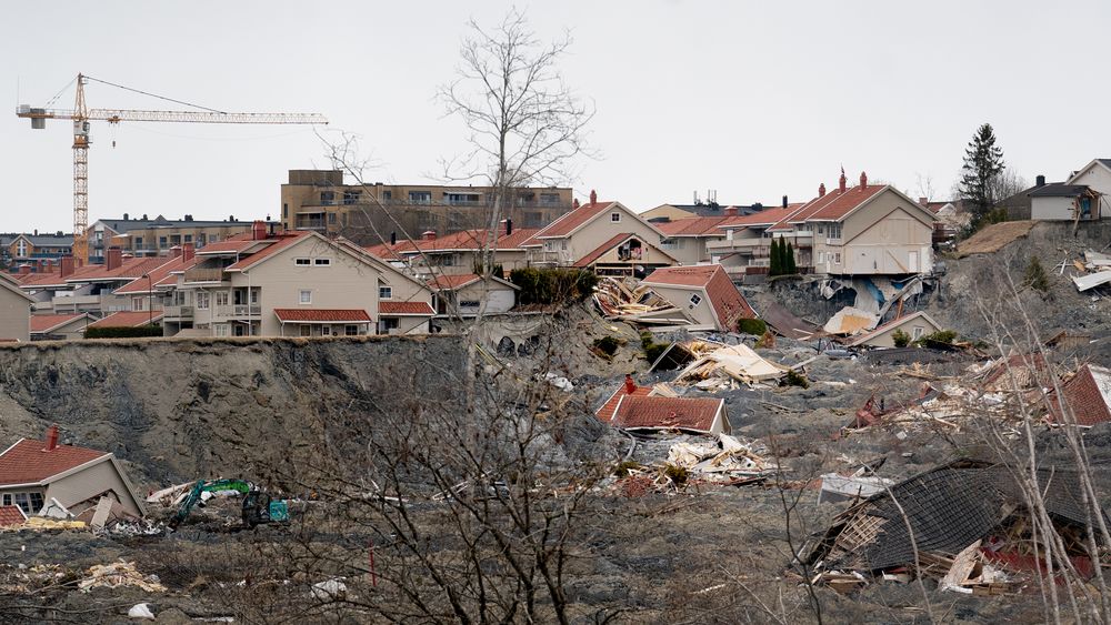 Opprydning og undersøkelser etter leirskredet i Gjerdrum, april 2021.