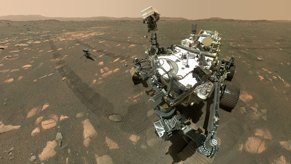 Roveren Perseverance har her tatt en selfie på mars, sammen med helikopteret Ingenuity. På roveren finner vi den norske georadaren Rimfax. 