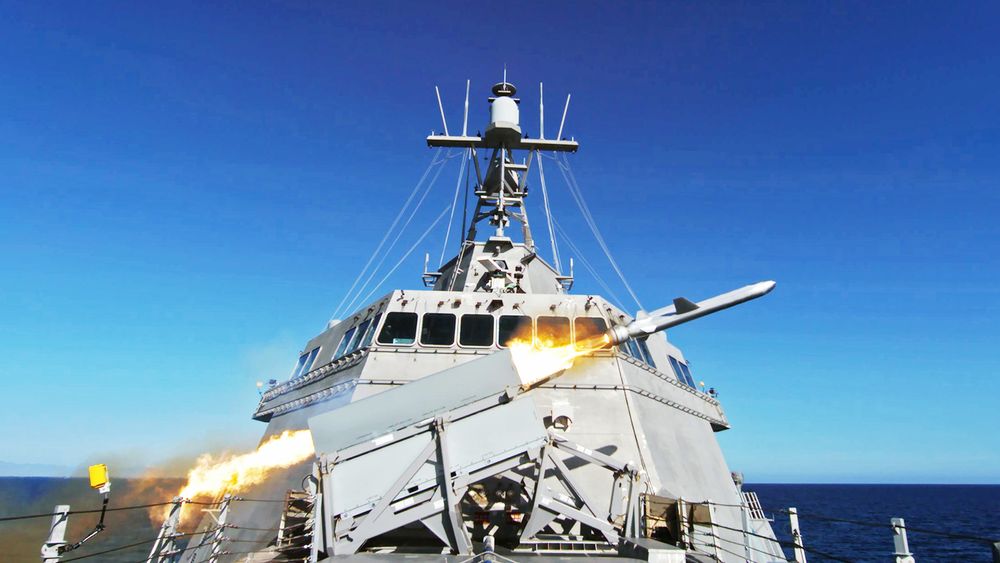 Kryssermissilet NSM ble testskutt fra USS Gabrielle Giffords 19. mars 2021.